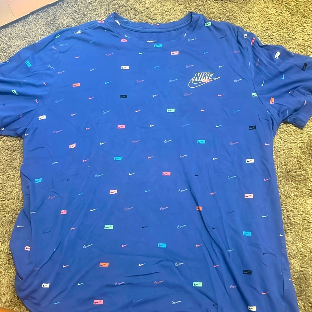 ✨Blue Nike tee✨